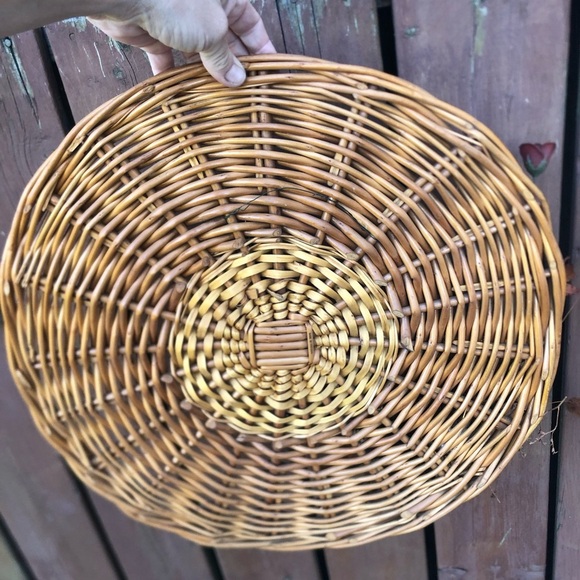 Vtg Woven Decor with Faux Florals - Picture 10 of 13